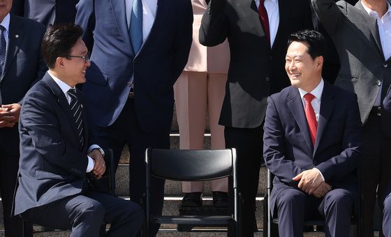 대화하는 김민석·장동혁