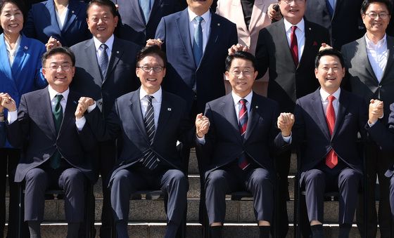 손잡은 여야