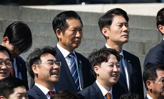 정청래·이준석 전 대표, 22대 국회의원 단체사진 촬영 참석