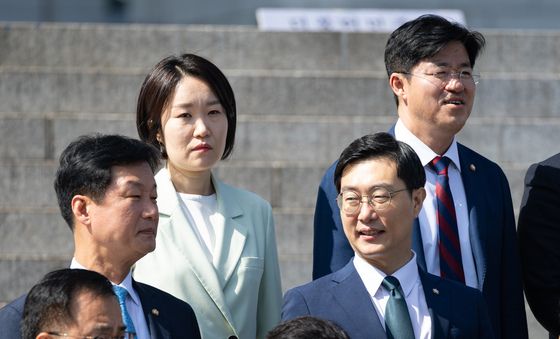 국회의원 단체사진 촬영 참석한 이소영 중기부 장관 후보자