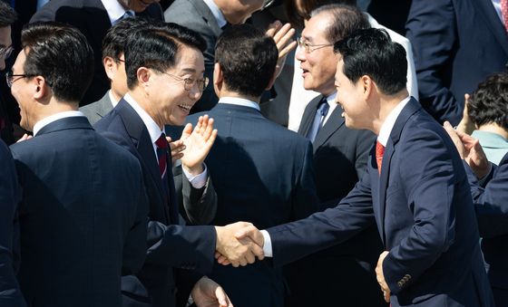 조정식 국회의장과 인사하는 장동혁 대표