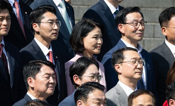 국회의원 단체사진 촬영 참석한 이진숙 의원