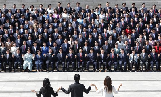 이렇게 손을 잡으세요