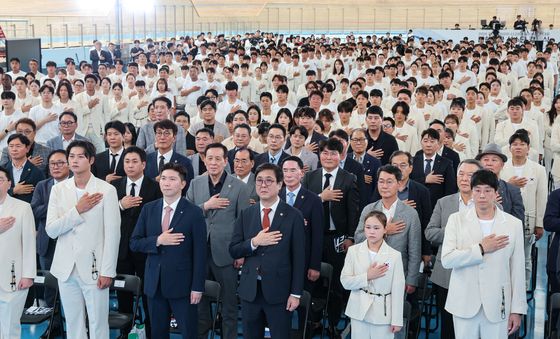 국민의례하는 대한민국 선수단