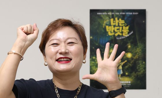 안무 소개하는 '나는 반딧불' 최인숙 감독