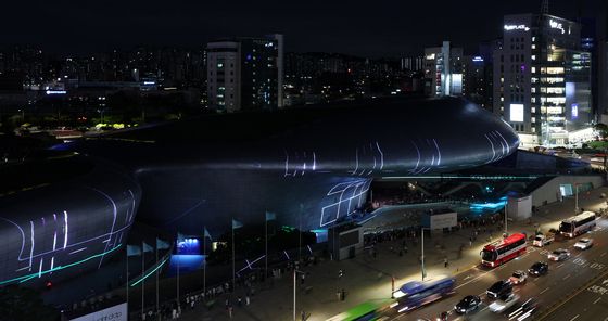 '빛으로 물든 가을밤' 서울라이트 DDP 2026 개막