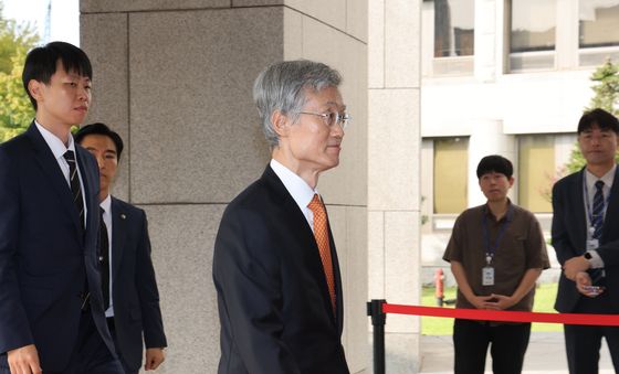 출근하는 조희대 대법원장