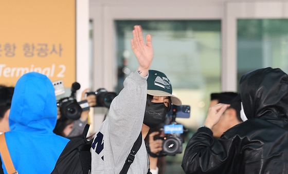 '비몽사몽' 정국, 인사는 스윗하게