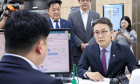 국민참여성장펀드 가입하는 권대영 금융위원회 부위원장