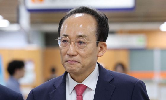 '계엄해제 표결 방해' 추경호, 1심 결심 공판 출석