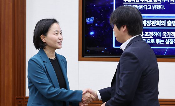 인사하는 이해민 수석·하정우 부위원장