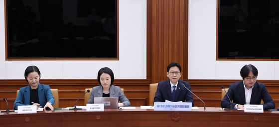 모두발언하는 배경훈 부총리