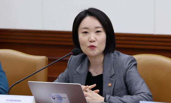 발언하는 이소영 중소벤처기업부 장관