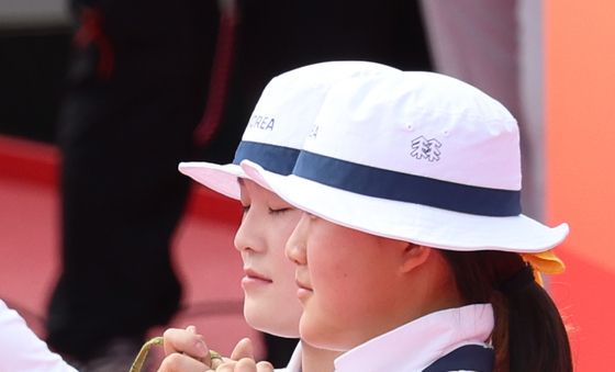 기도하는 박예린·강연서