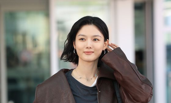 김유정, 솔방울 키링 눈길