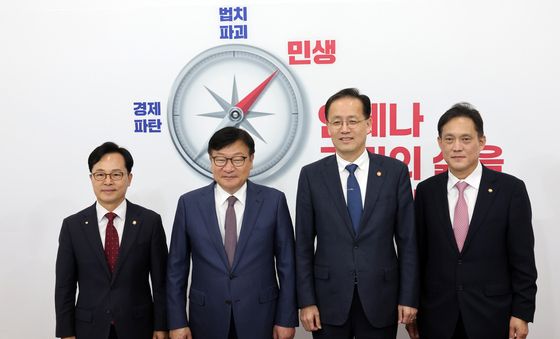 국민의힘 원내대표 만난 이형일 부총리