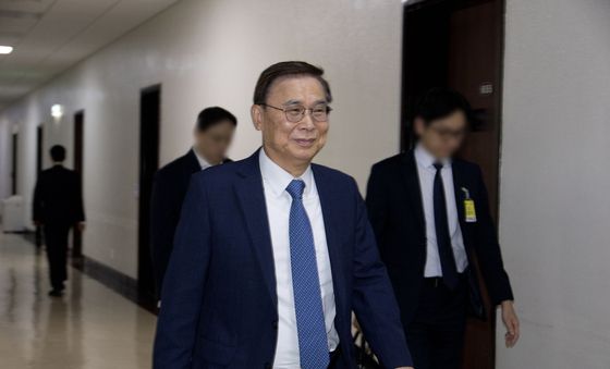 정보위원회 전체회의 마친 이종석 국정원장