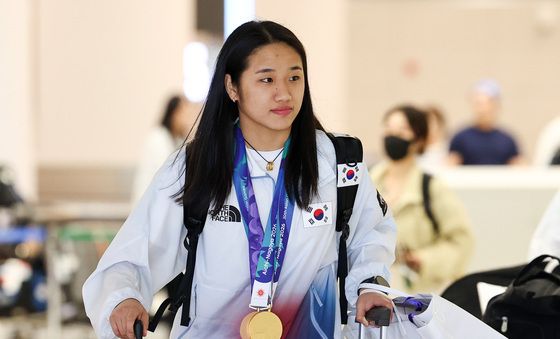 금메달 걸고 귀국하는 안세영