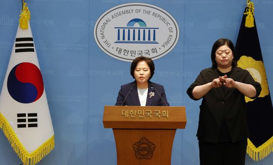 주요 현안 기자회견 갖는 정춘생 사무총장