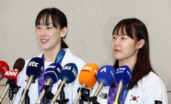 여자 복식 금메달 차지한 이소희·백하나