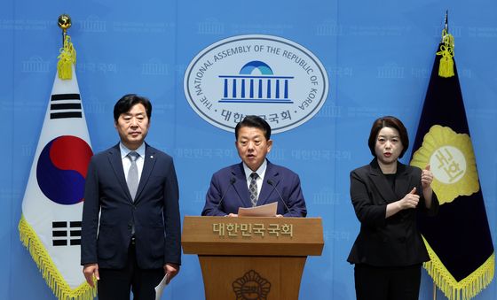與 국방위, 북한 지뢰 폭발 관련 기자회견