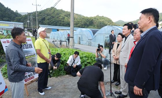 농지 관계인 목소리 청취하는 장동혁 대표