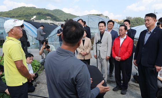 농민들 목소리 듣는 장동혁 대표