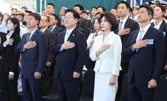 이재명 대통령, 대호김종서함 진수식 국민의례