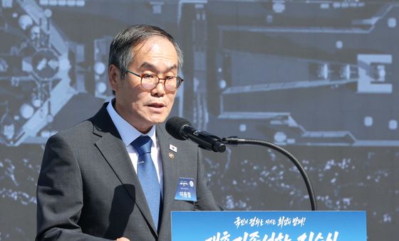 사업경과 보고하는 이용철 방위사업청장