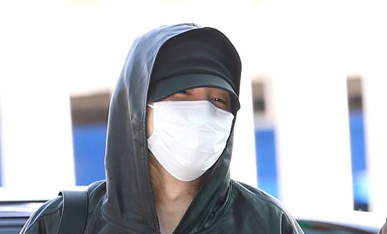 BTS 지민, 모자와 마스크 뚫고 나오는 광채 눈빛
