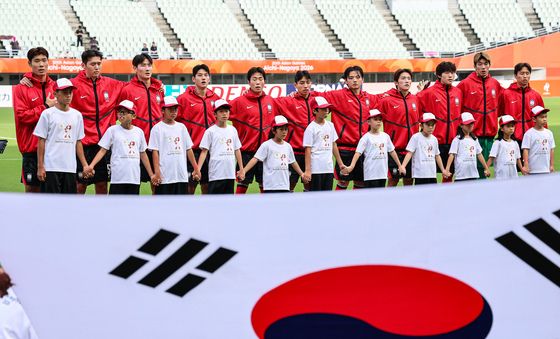애국가 제창하는 대한민국 AG축구대표팀