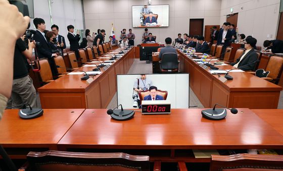 국회 외통위 현안질의, 與·정부 인사 불참