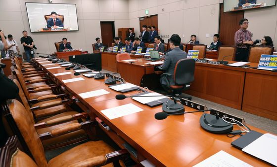 국민의힘 단독으로 진행되는 외통위 전체회의