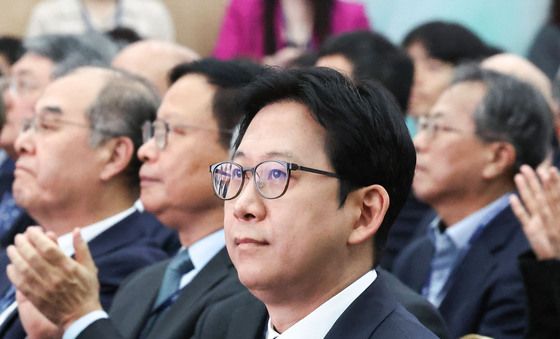 박수치는 배경훈 부총리