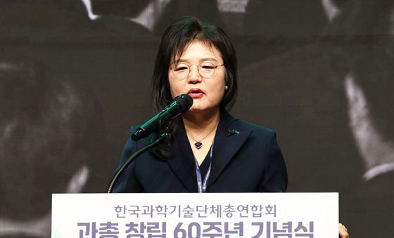 연설하는 권오남 회장