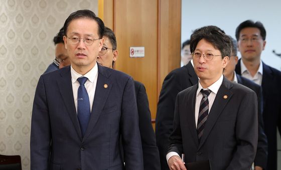 범부처 주택신속공급 점검회의 참석하는 이형일 부총리·홍지선 장관