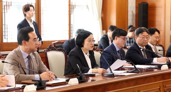 범부처 주택 신속공급 점검회의 모두발언하는 한성숙 총리