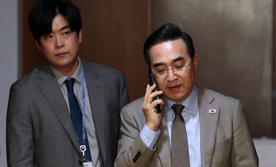 범부처 주택 신속공급 점검회의 참석하는 박홍근 장관