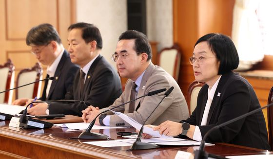 범부처 주택 신속공급 점검회의 모두발언하는 한성숙 총리