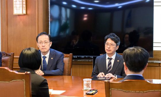 주택정책 관계장관 간담회 참석한 이형일 부총리·홍지선 장관