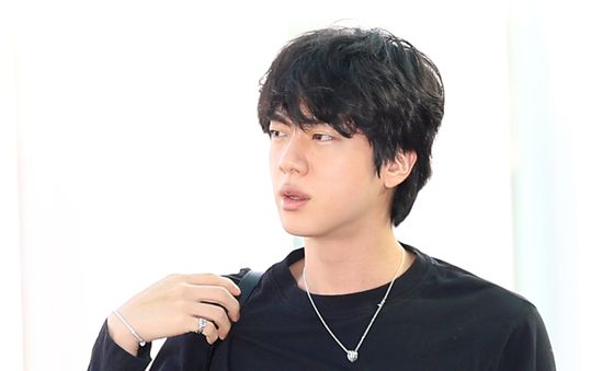 진, 정국 굿즈 티셔츠 입은 BTS 맏형