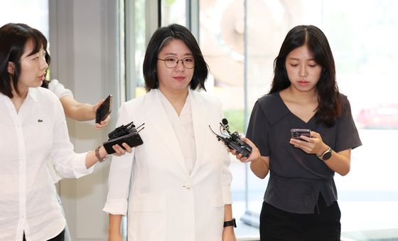 '묵묵부답' 출근하는 용혜인 후보자