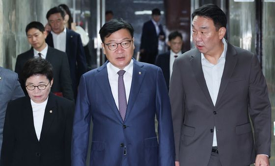 원내대책회의 참석하는 정점식 원내대표