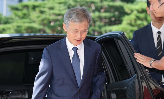 출근하는 조희대 대법원장