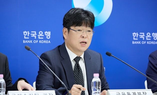 7월 잠정 국제수지 설명하는 유성욱 한은 금융통계부장
