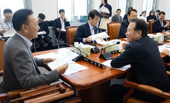 예결위 여야 간사 '화기애애'