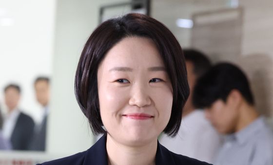 미소짓는 이소영 중소벤처기업부 장관 후보자