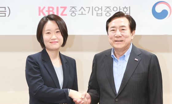 김기문 중기중앙회장 만난 이소영 중기부 장관 후보자