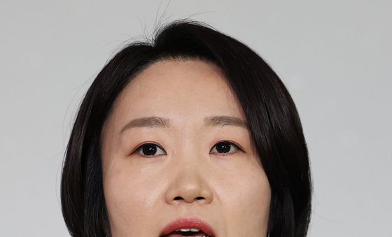 백브리핑 하는 이소영 후보자