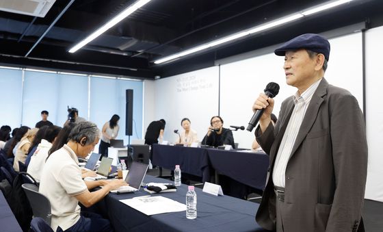 대만관 관련 답하는 윤범모 비엔날레 대표이사